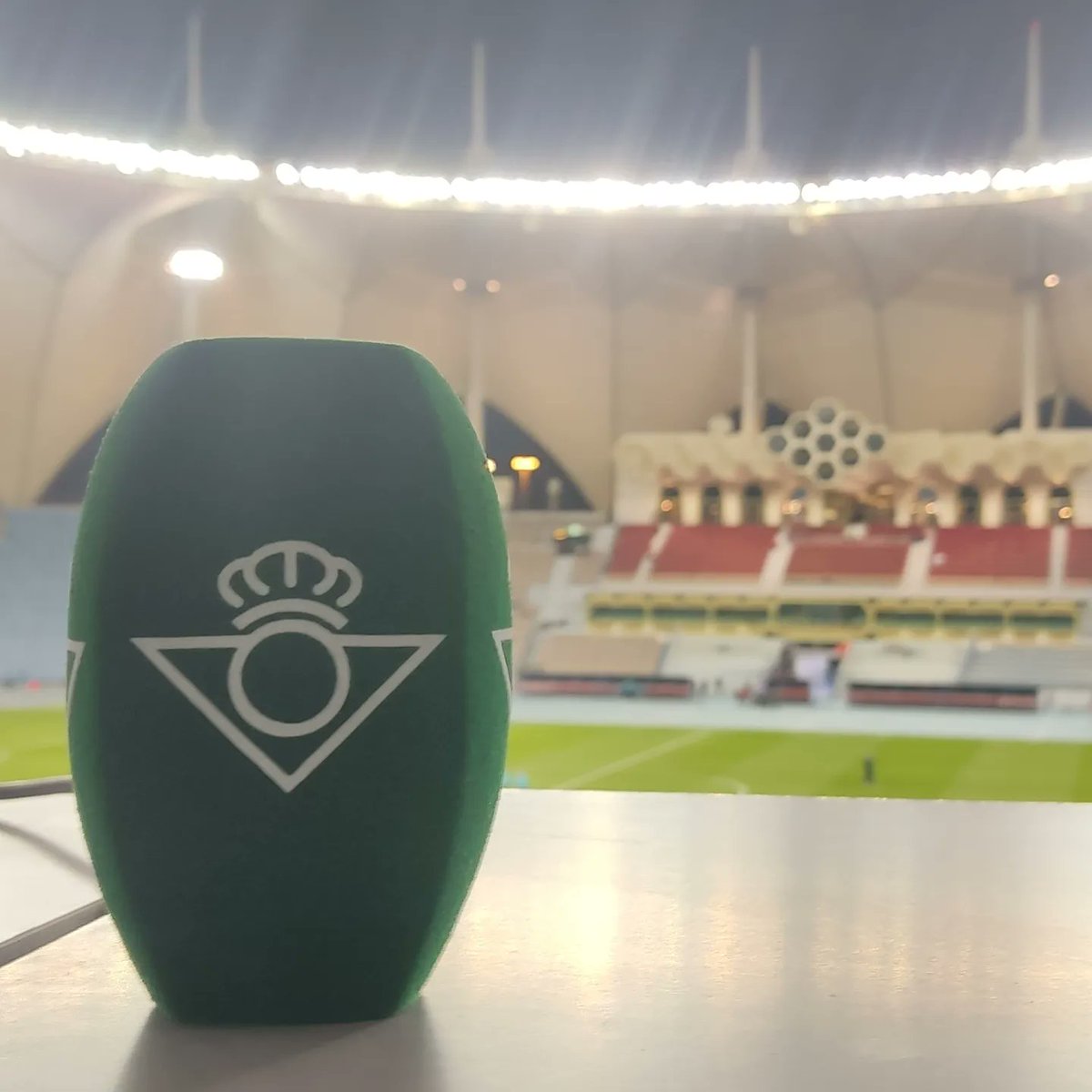 AlvaroDebada's tweet photo. 📻Retransmisión radiofónica
⚽Semifinal Supercopa España
📍King Fahd Stadium
🌍Arabia Saudí

#retransmisionesdeportivas #radio #futbol #supercopa #sonido https://t.co/5dHnPtZlsC
