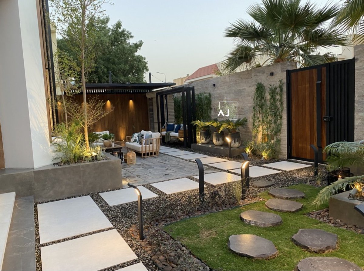 abdull_aljasser's tweet photo. أحد أعمالنا في تطوير واجهة منزل + المنطقة الخارجية على النمط الحديث 🏡🌳

تصميم وتنفيذ شركتنا @AFgroupSA https://t.co/X6Y6B8mn4G