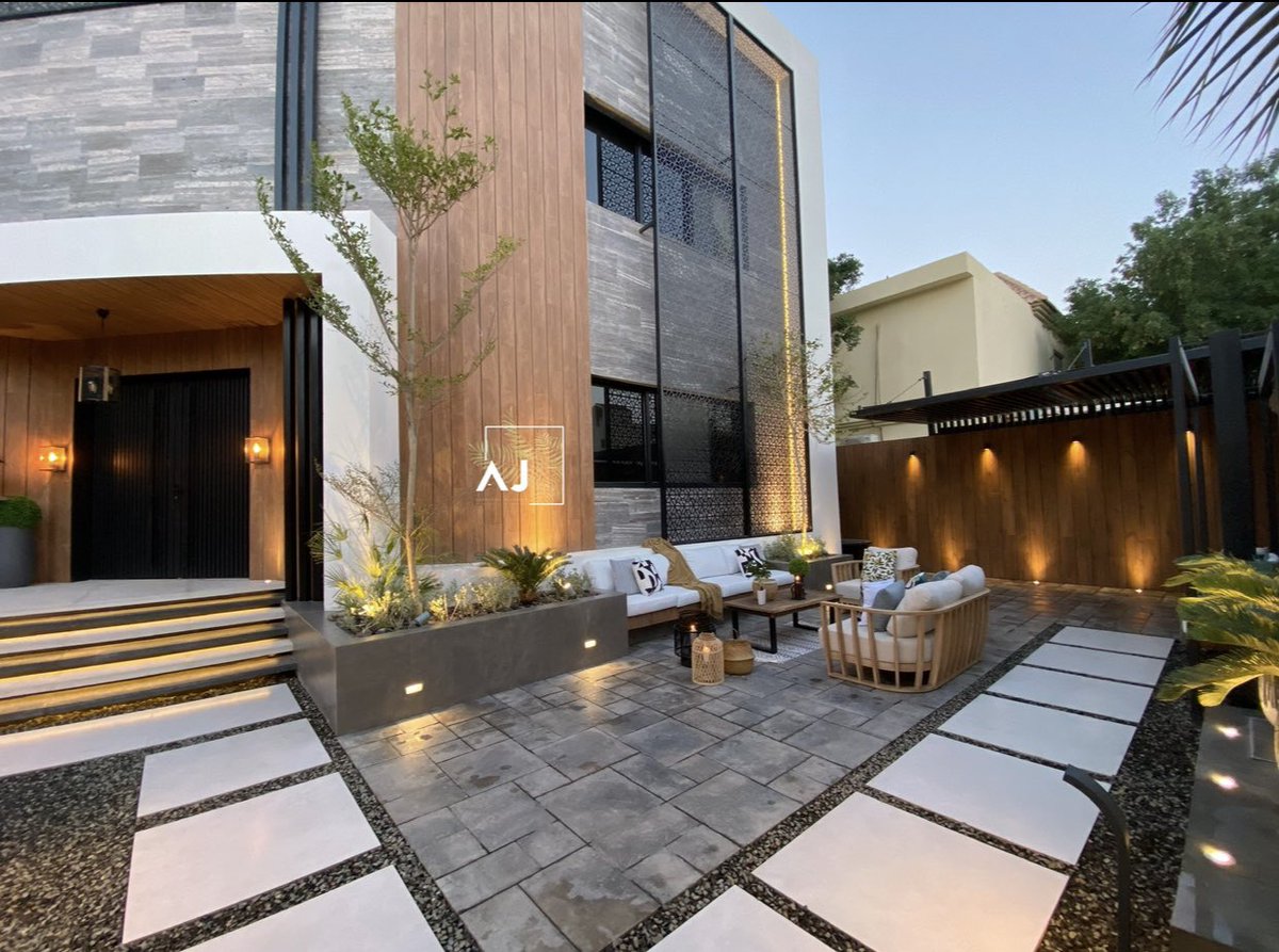 abdull_aljasser's tweet photo. أحد أعمالنا في تطوير واجهة منزل + المنطقة الخارجية على النمط الحديث 🏡🌳

تصميم وتنفيذ شركتنا @AFgroupSA https://t.co/X6Y6B8mn4G