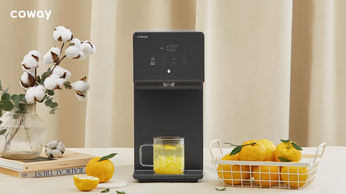 Should have stayed in bed🥶 BUT can’t miss out on a warm cup of sweet and fresh #Yujatea (Citron Tea) made from #COWAY icon Water Purifier 2. #RT your favorite winter drink💙 #코웨이 #아이콘정수기2 #iconWaterPurifier