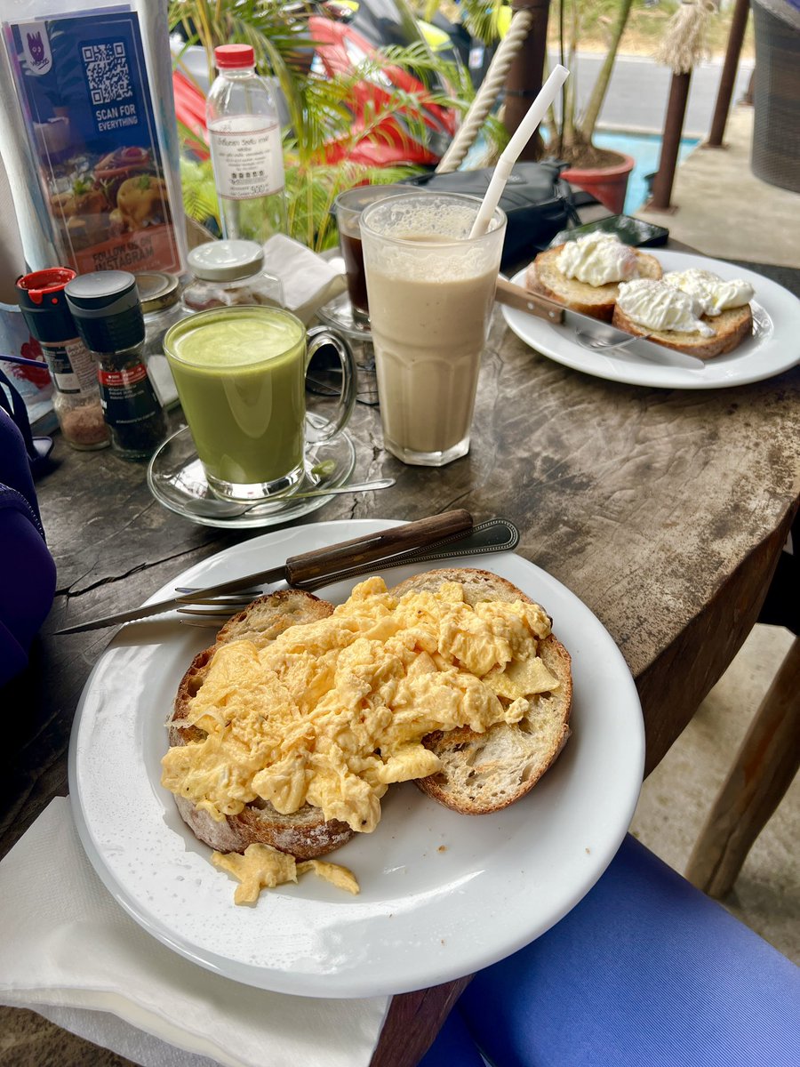 AdelineFrostxx's tweet photo. Miau 🐆🖤
Monday morning routine feeling good 🌴🦋 https://t.co/GGxjbbGlPv