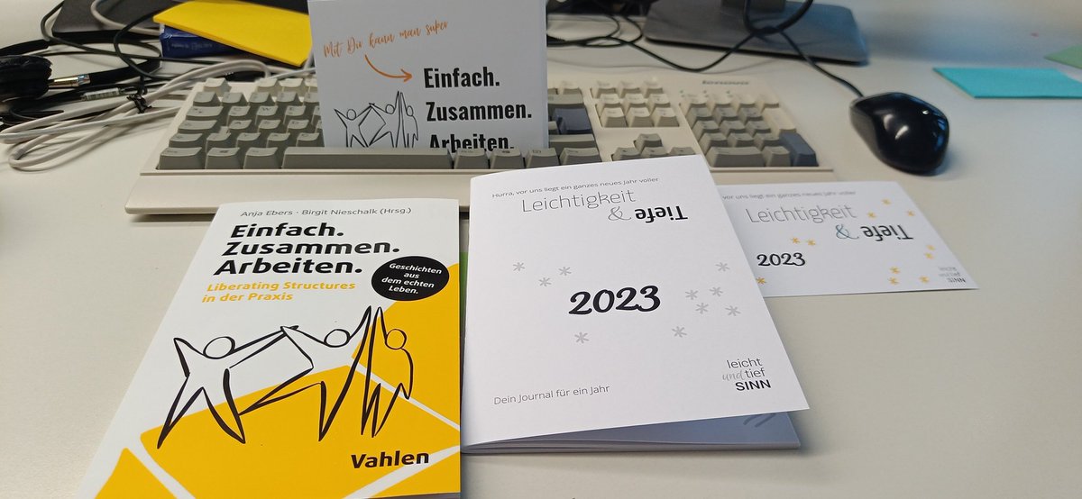 Seit Monaten mal wieder im Büro, weil es Post für mich gab.
Mit Werbung gerechnet aber dann vor Begeisterung ausgeflippt.
Danke <a href="/birgitnieschalk/">Birgit Nieschalk</a> und <a href="/akaessner/">Anja Kässner</a>.
Ich freue mich schon auf eure Lesung 😀