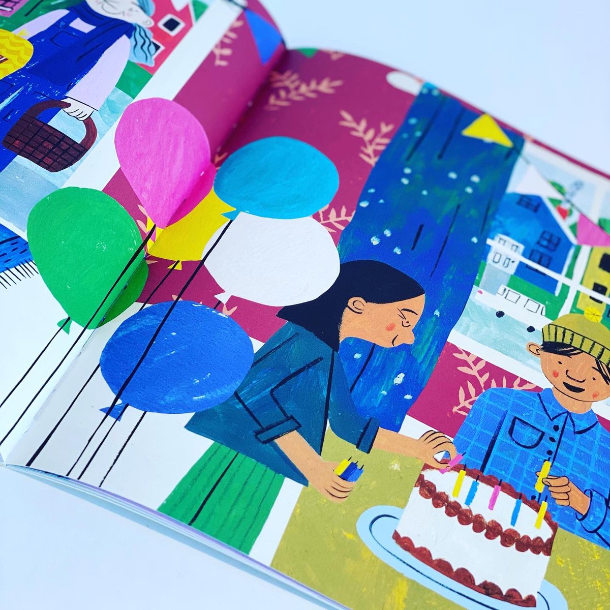 bookgiftblogger's tweet photo. A poetic read which celebrates the power of love and cake! In #apinchoflove by #barrytimms & #tishalee we meet a boy and his grandmother, who’s share a love of baking (and for each other). Love is all around them but could an extra pinch bring joy to their town? @QuartoKids https://t.co/5JMEunD6Yp