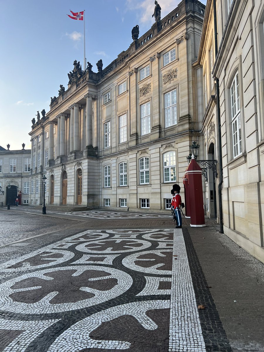sanders_stay's tweet image. Sanders welcomes you in the most royal neighbourhood of Copenhagen, the #amalienborg Palace. Right around the corner of our apartment you will find #theroyalfamily of Denmark and #nyhavn. Find more about our apartments here:
bit.ly/3PbNmw2