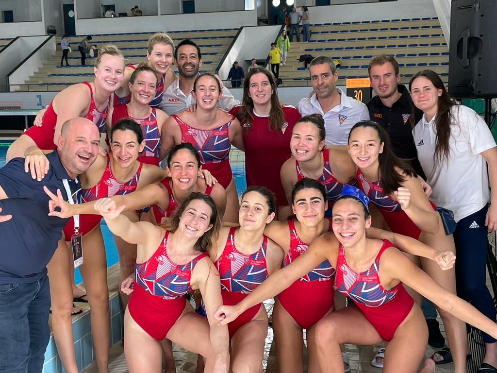 RFEN_Oficial's tweet photo. EUROCUP I Hito histórico de un CN Terrassa ganador que accede a cuartos de final. Las jugadoras de Xavi Pérez Polonio necesitaban ganar nada menos que por 4 goles en tierras lusas. Dicho y hecho, 6-10 ante un gran rival y a cuartos de final !Felicidades!

https://t.co/BxAxxHDTGC https://t.co/GPxSksPaXF