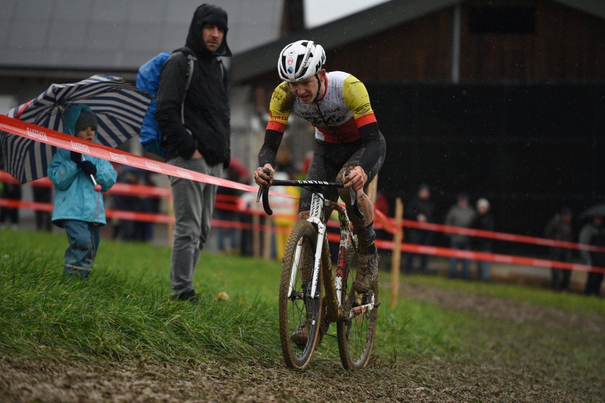 🇨🇭 Championnat de Suisse de #cyclocross 
4⃣ <a href="/AlexandreBingg/">Alexandre_Binggeli</a> 
Auteur d'une belle course, Alexandre Binggeli, junior 2, termine au pied du podium.