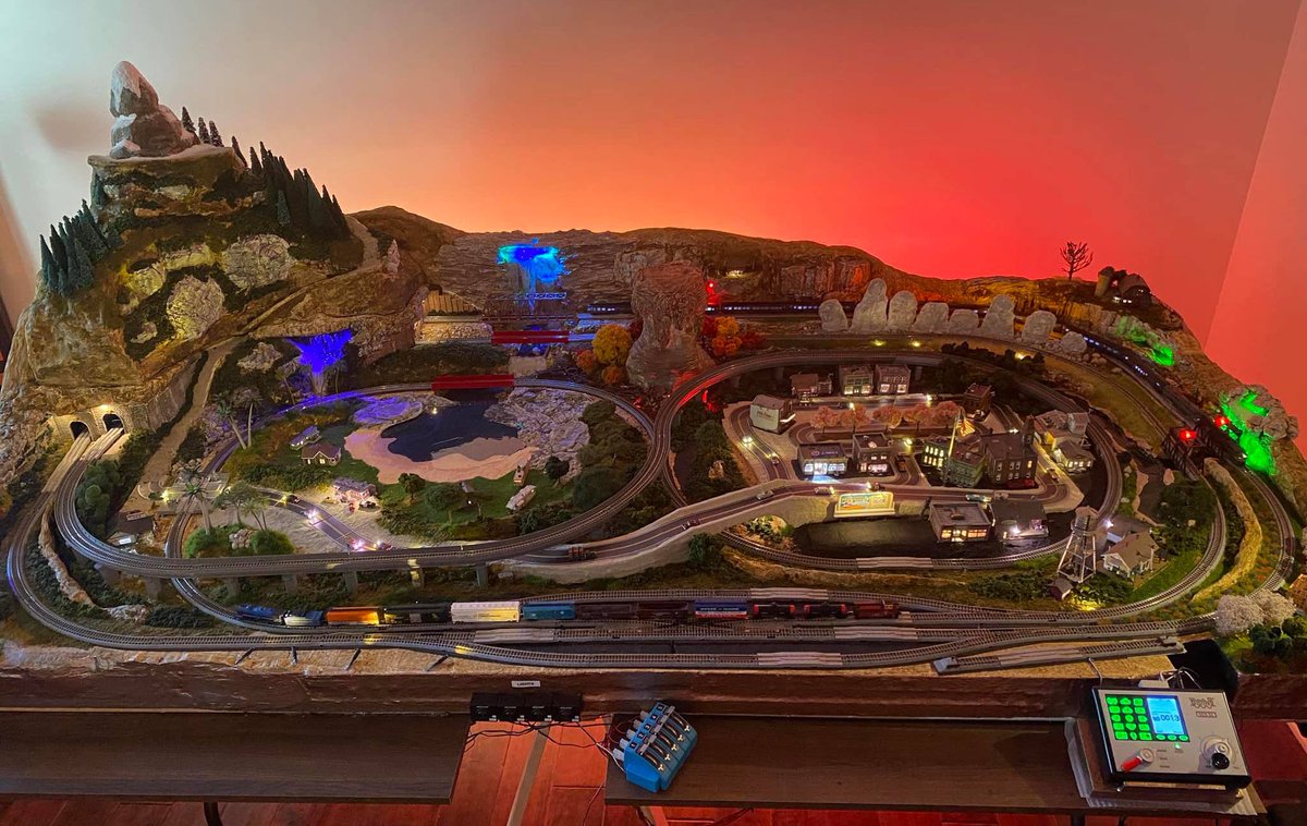 scarmsoftware's tweet image. Nice #KATO #Nscale layout with double main line, small town and many bridges &amp;amp; tunnels. The #trackplan allows running of two #trains and is suitable for all kind of traffic.
scarm.info/layouts/track_…
#modeltrains #modelrailway #modelrailroad #modelrailroading #modeltrain #ngauge