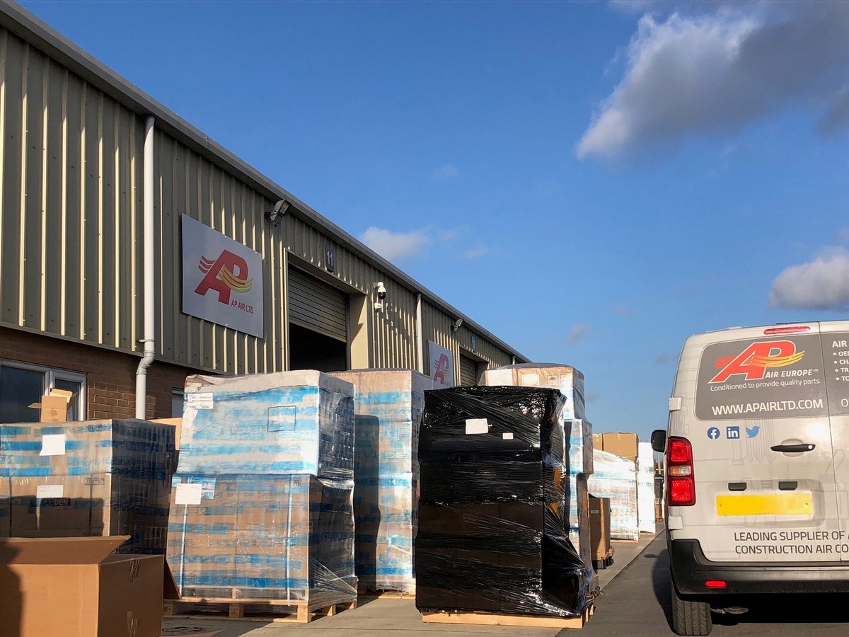 APAIRLtd's tweet image. ❄️📦 Safe to say there’s no shortage of stock here 💪
#goodsin #airconparts #acspares #aftermarket #oem #agriculturalmachinery #constructionmachinery #stockedup #warehouse #busybusybusy