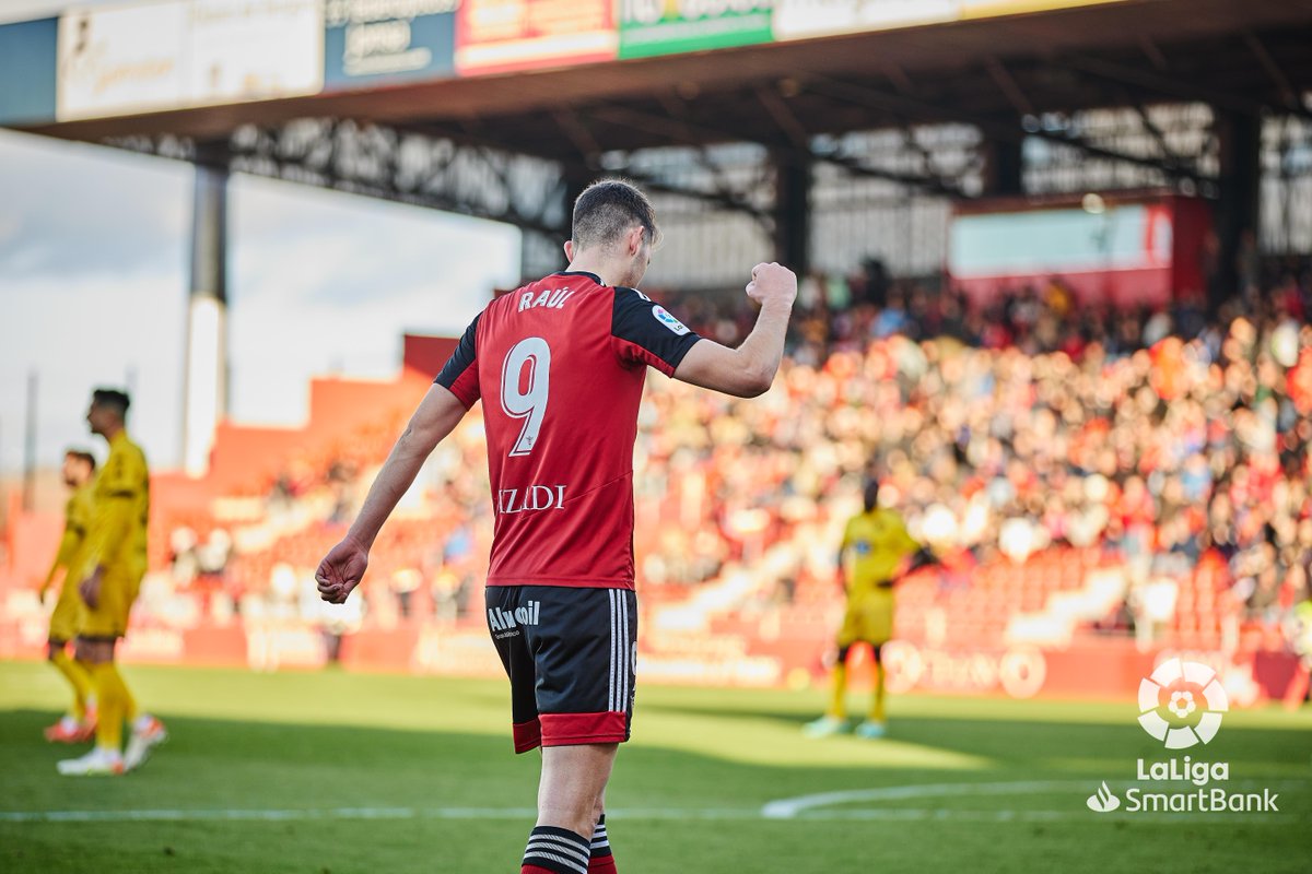 LaLiga2's tweet photo. Un '9⃣' de 🔟.

🔴⚫ ¡@raulgdh9 alcanza LOS DOBLES DÍGITOS en goles esta temporada con el @CDMirandes en #LaLigaSmartBank!

#MirandésLugo https://t.co/80ELj9eAvb
