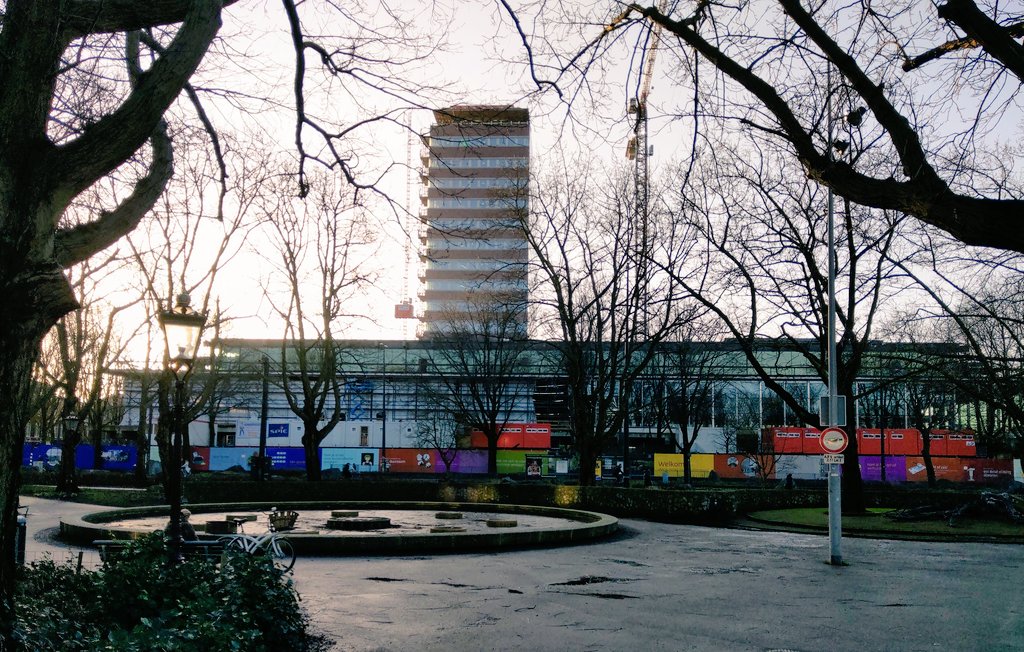 Friso van der Steen (@friso_vd_steen) on Twitter photo De Nederlandsche Bank gezien vanuit het Frederiksplein. De hoogbouw heeft al z'n hele nieuwe gevel. De laagbouw schiet ook aardig op.
<a href="/mecanoo_/">Mecanoo</a> <a href="/DNB_NL/">De Nederlandsche Bank</a> <a href="/PietersBouwTech/">Pieters Bouwtechniek</a> <a href="/DGMRadviseurs/">DGMR Adviseurs</a> <a href="/valstarsimonis/">Valstar Simonis</a> <a href="/SPIENederland/">SPIE Nederland</a> De Nederlandsche Bank gezien vanuit het Frederiksplein. De hoogbouw heeft al z'n hele nieuwe gevel. De laagbouw schiet ook aardig op.
<a href="/mecanoo_/">Mecanoo</a> <a href="/DNB_NL/">De Nederlandsche Bank</a> <a href="/PietersBouwTech/">Pieters Bouwtechniek</a> <a href="/DGMRadviseurs/">DGMR Adviseurs</a> <a href="/valstarsimonis/">Valstar Simonis</a> <a href="/SPIENederland/">SPIE Nederland</a>
