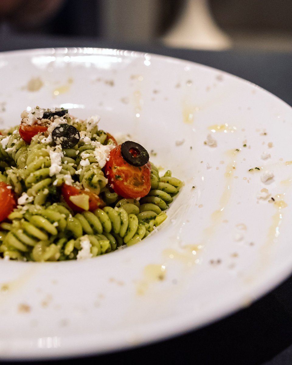 Life is a combination of pasta and magic.🏰🪄
____________
・THE CASTLE・
〒650-0004
兵庫県神戸市中央区中山手通１-１-９
ゴールドウッズ三宮ビル３階
TEL：078-381-6964