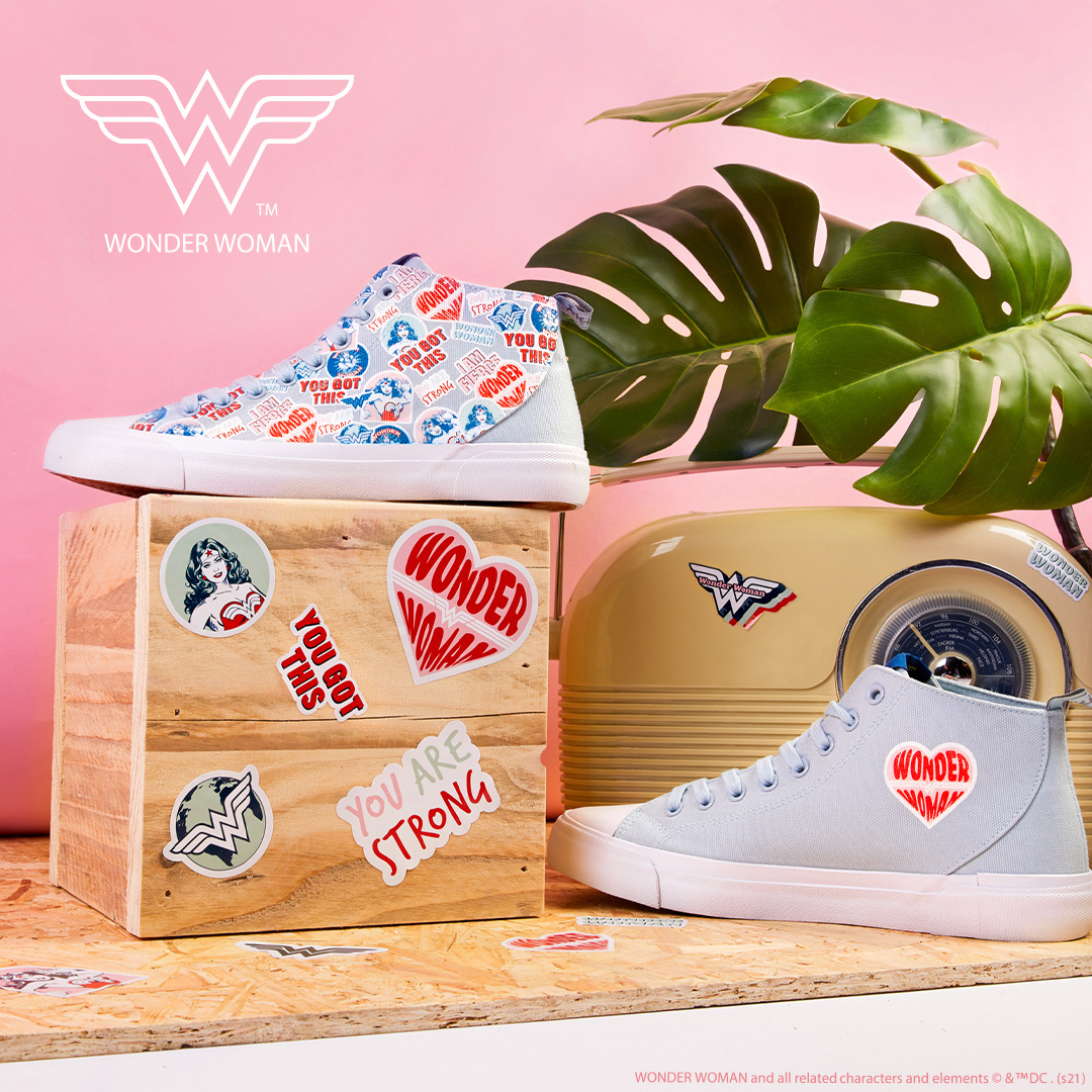 Feeling blue? 💙 To brighten your Blue Monday, we're giving away any pair from our Ice Blue collections. 

To enter, follow all of these steps: 

🔹Follow us 
🔹Like and retweet this post
🔹Tag 3 people 

Ends tomorrow. Open internationally on all social platforms. 18+.