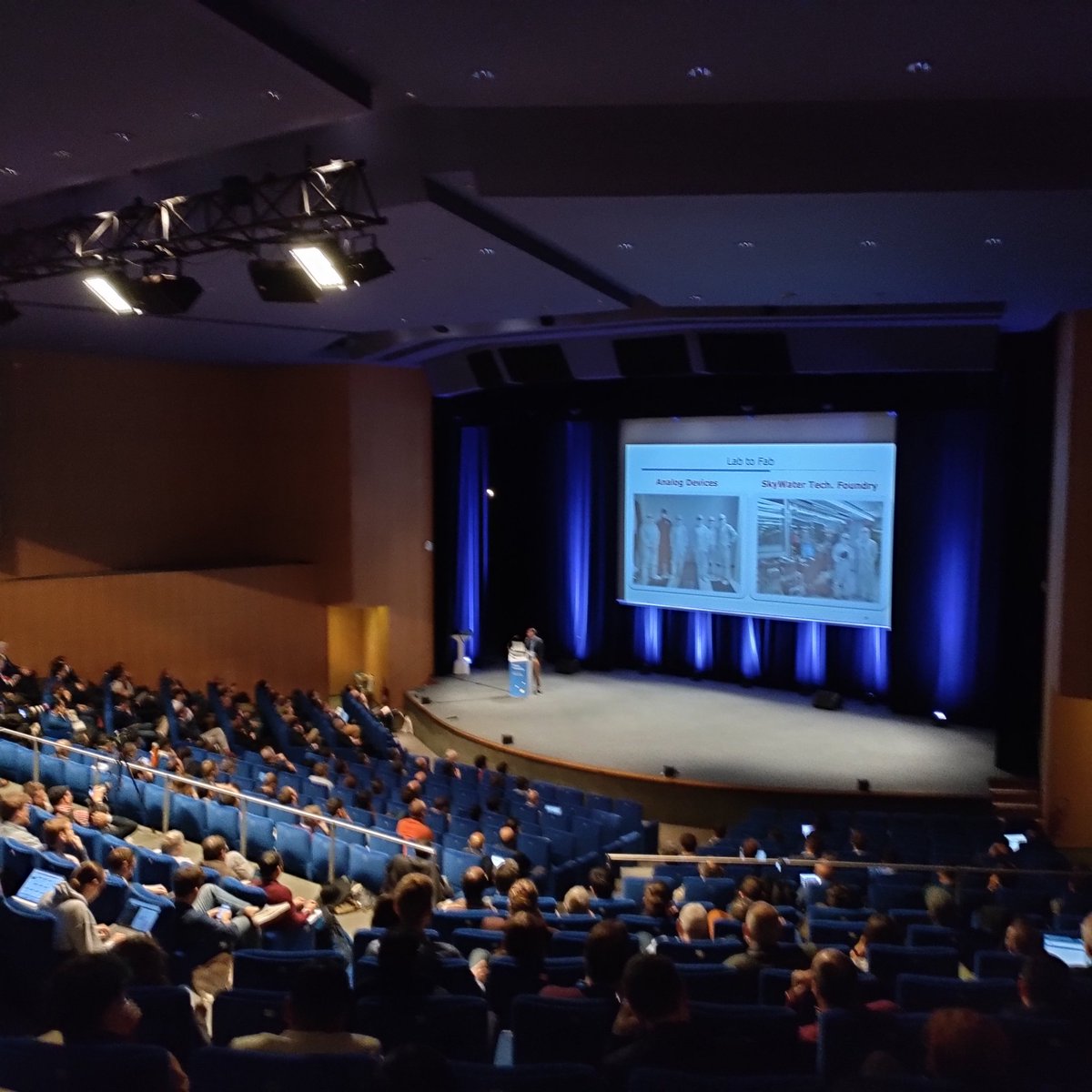 hipeac's tweet image. Subhasish&apos;s vision involves next-generation #technologies like carbon nanotubes - but these have been worked on in commercial settings. Collaborators include @MIT, @AnalogDevices, @SkyWaterFoundry #LabtoFab #HiPEAC23
👉hipeac.net/2023/toulouse/…