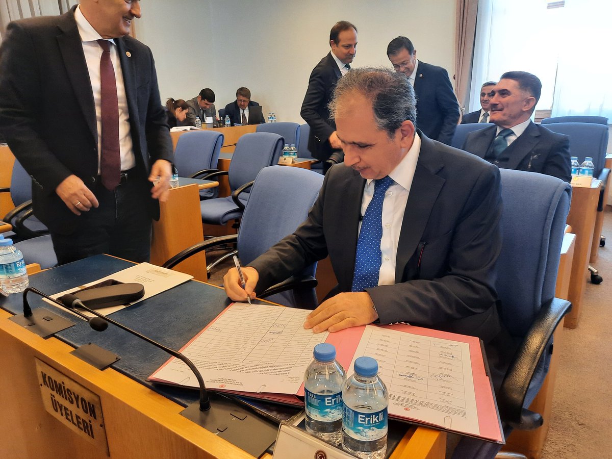 Plan ve Bütçe Komisyonunda 458 bin 615 sözleşmeli kamu personelimizin yararlanacağı devlet memurları kanunu ve bazı kanunlar ile 663 sayılı kanun hükmünde kararnamede değişiklik yapılmasına dair kanun teklifi görüşmelerine başladık.

Ülkemize ve milletimize hayırlı olsun.