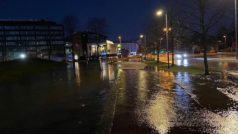 Lisäsateet ja lumen sulaminen nostavat jokien tulvia edelleen Etelä- ja Länsi-Suomessa – myös Uusimaa tulvaseutua
mtvuutiset.fi/artikkeli/lisa…
#sää