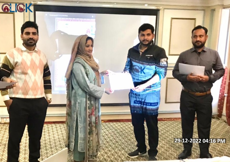click_2019's tweet photo. 📸PIU CLICK-LGD organized capacity-building training of contractors to ensure that Environment &amp; Social Safeguard Standards (ESS) are being followed while implementing emergency works schemes at all local councils of #Karachi https://t.co/ZAqsic9vlf