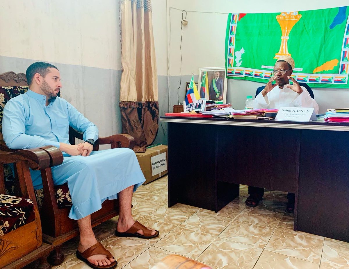 adelamara94's tweet photo. 🌍 Tournée en Afrique
Étape 1 : 🇰🇲 les Comores, une archipel de 4 îles située dans l’océan indien, au large de l’Afrique.
#Comores #mbeni #oceanindien #solidarite #Culture #sport #partage #jumelage #Afrique #europe #international #mze #princedelaville https://t.co/9BS7EPgsym