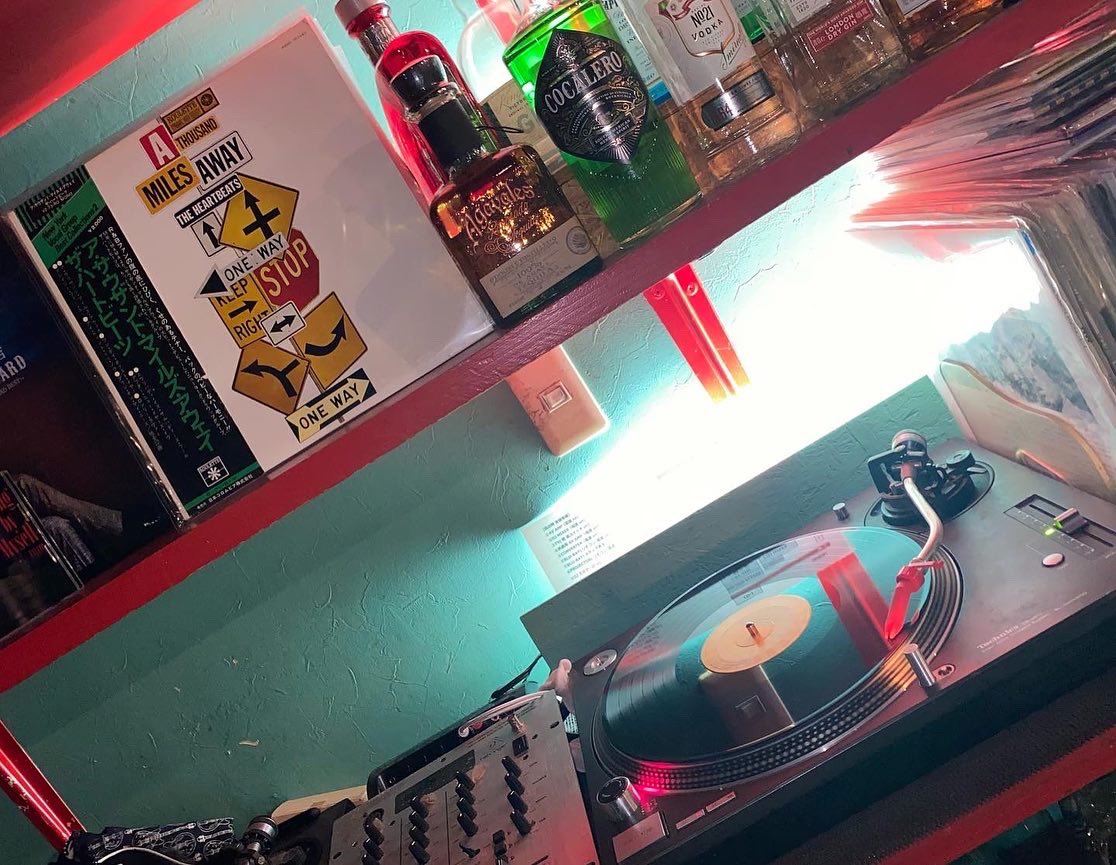 FALCON_NONDRAGS's tweet photo. 今日のレコードは1960年リリース ザ・ハートビーツでA Thousand Miles Away♪
新年会3デイズ❕楽しかったけど…
めちゃ疲れたワイ(T-T)
#レコード #12インチ #アナログ #80s #80smusic #funk #soul #rhythmandblues #doowop #theheartbeats #barstingray https://t.co/rSDljUow65
