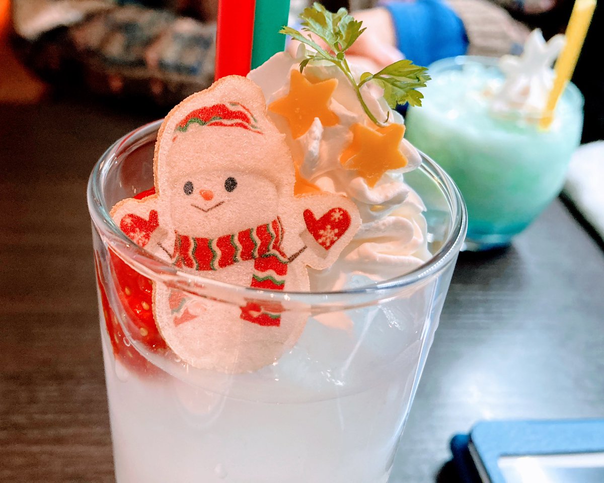 Lilli_gungnir's tweet photo. 新年エオカフェ。
いつ行っても、何回行ってもエオカフェは楽しい🤣
ホールケーキは、星芒祭シーズンにハニトーの代わりに出してるものです🎂 https://t.co/JPPUNfflIm