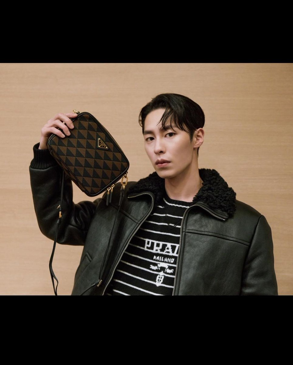 dl_wodnr's tweet photo. 프라다 이렇게 잘어울리는 사람이 내 배우라니 https://t.co/N8wycqkUzl