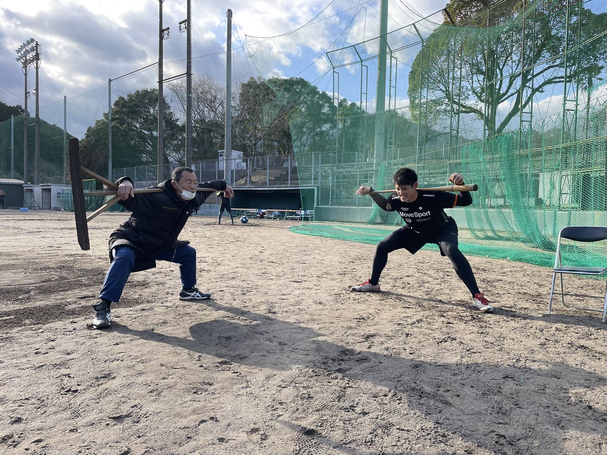 fightingdogs_dk's tweet photo. 勝呂コーチのこの余裕感、、、
恐るべし59歳

#勝呂壽統
#山保健太郎
#四国アイランドリーグplus https://t.co/gyzzCruIRO