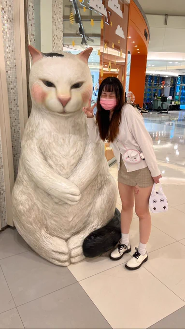 i only pose like this 