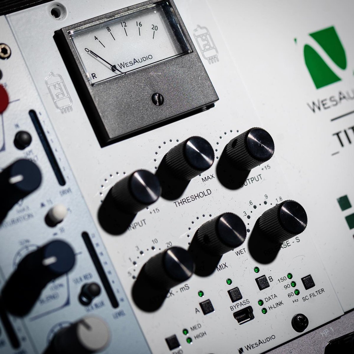 The <a href="/WesAudio/">WesAudio</a> #Rhea is the only Vari-Mu style #500series compressor also digitally controllable and automated!

The THD at 1 or 3% adds lovely mid-range harmonics to the signal so this lives on my guitar buss for extra thickness!

#WesAudio #500series #analogmixing #mixengineer