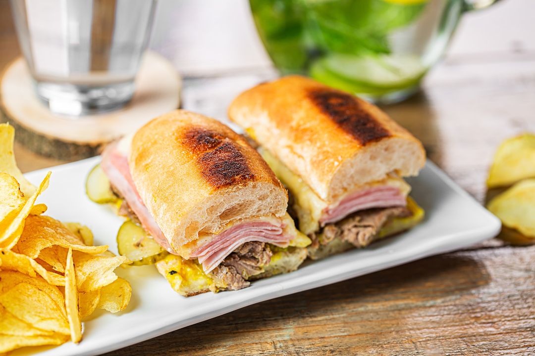 CoffeeVanadi's tweet photo. Si reconoces este sándwich formas parte del club #vanadilover ❤️

Se trata de nuestro Vanadito 🫶🏻 Carne de pluma ibérica a baja temperatura, jamón york, queso fundido, pepinillo y mostaza americana.

#vanadi #coffee #café https://t.co/AppEvNKd5z