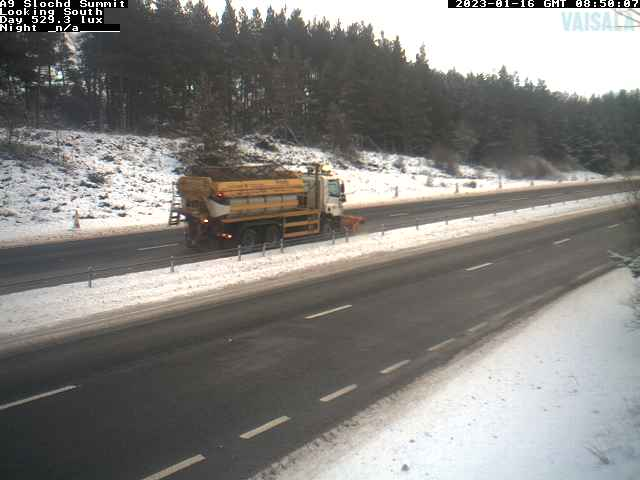 NWTrunkRoads's tweet photo. #Spotted one of our hard working gritters out on the #A9 at #Slochd please give them plenty of room & #DriveSafe! https://t.co/a4IJkv5hYA