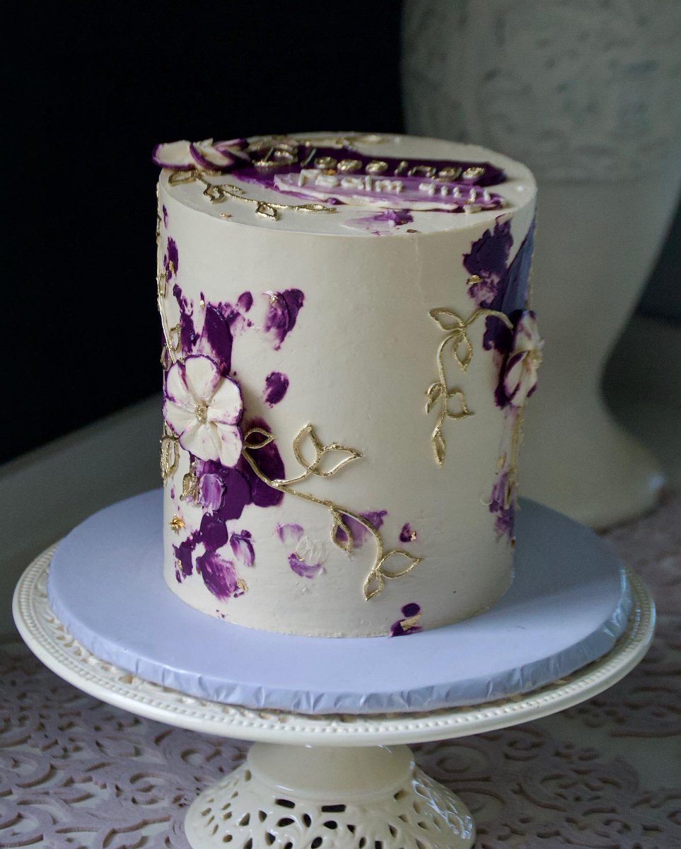 oombako's tweet photo. I was asked to make a plant based cake to celebrate someone’s baptism. 🌱 No eggs, butter, milk? 🤔 Thanks to the internet it wasn’t that big a challenge. 😄 

I made a chocolate and almond cake with a dark chocolate SMB filling and toasted almond flakes. 😋 
#oombako https://t.co/hbVeH85eND