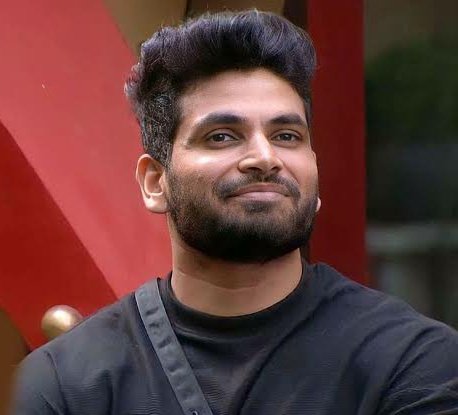 Muzzammilthakur's tweet photo. According to you, who is more strong opinion individual between #Priyanka nd #ShivThakare???

Retweet 🔃 #ShivThakare𓃵
Like ❤️: #PriyankaChaharChaudhary𓃵 https://t.co/lCK5Jbn7Uf