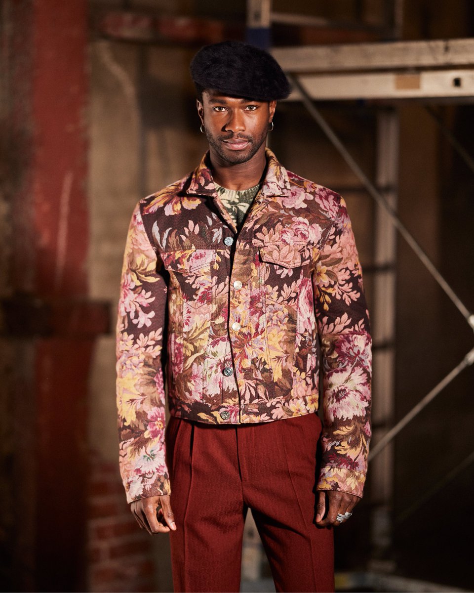 EtroOfficial's tweet photo. #SadiqDesh attending #EtroFW23 fashion show by #MarcoDeVincenzo https://t.co/YRpaelZryr