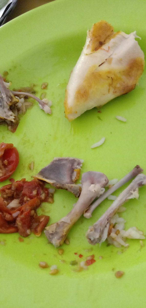 Shap21735494's tweet photo. @inizali ayam goreng dada tapi dagingnya mls d makan wkkk https://t.co/8iPIOnAwnH