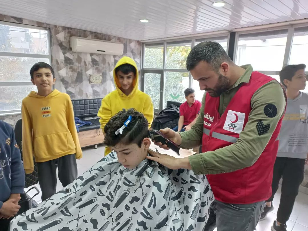 cukurovakizilay's tweet photo. Türk Kızılay Çukurova şube başkanlığı olarak Çekomda kalan erkek çocuklarımızın bakımları   yapılıp, onlarla birlikte gönüllü merkezimizde aile yemeği yenildi 
@drkerem @FmyilmazM @ramazansaygili1 @halilahmetcolak @yildiray_ozbek @nurdaldurmus @gonulluolorg https://t.co/owScB6g296