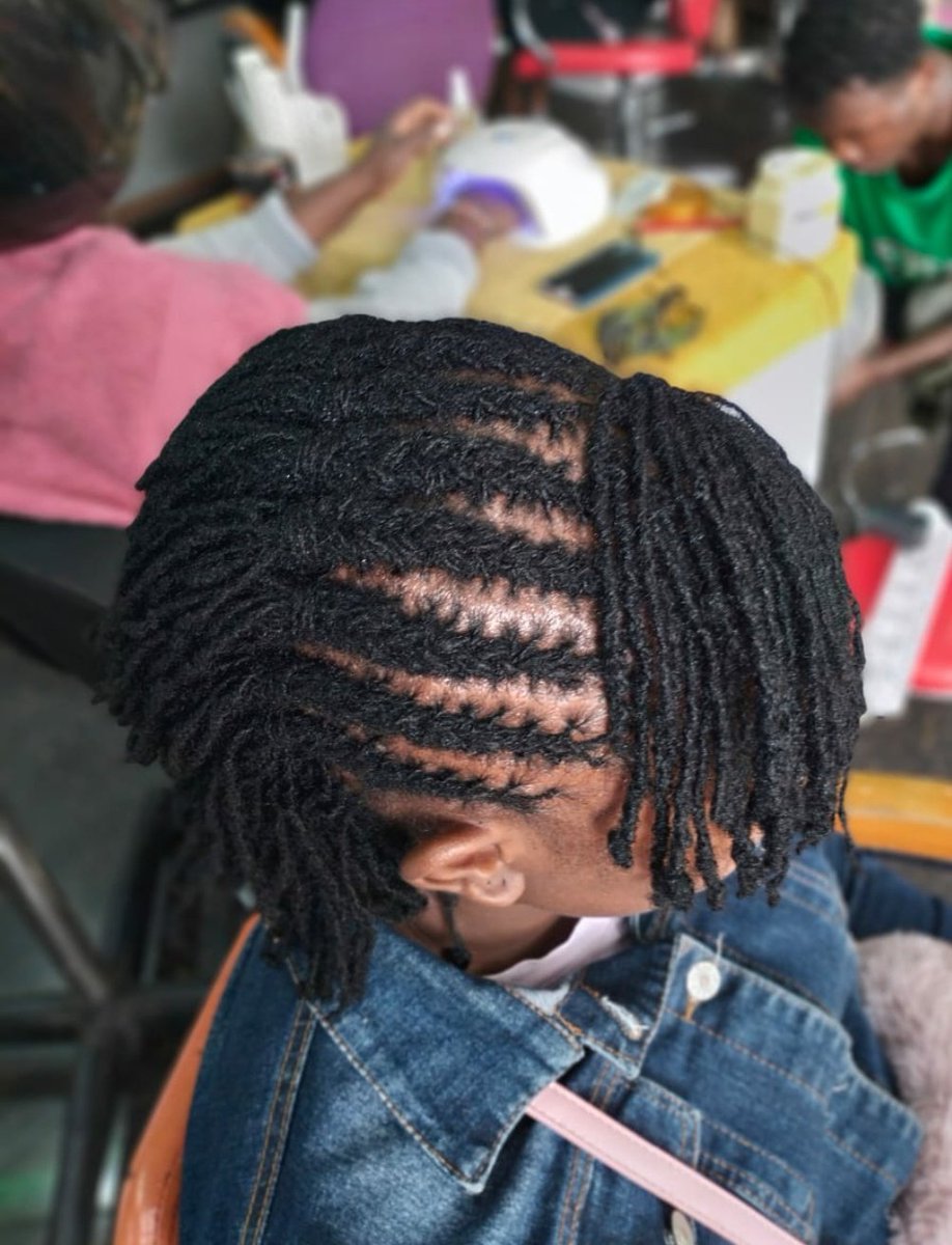 Muigaiiii's tweet photo. #KOT This is how we pay bills in Nairobi 😊If this pops up on your feed RT widely bc a potential client is definitely on your TL. Everything Dreadlocks, Sisterlocs, Dye, Crocheting or Interlocking. For bookings, DM or call me on 0729269280 🥺🥺🥺🥺🥺 https://t.co/oEe4TAkDra