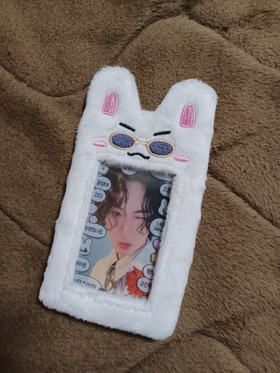 hernisa_jura's tweet photo. シャシャファーホルダー受け取りさせて頂きました 🙇🏻‍♀️😭😍😍
@babyrabbit_s  님
@Happy_Shinwon_D 様
購入できて嬉しかったです 🥰
お忙しい中ご対応頂き本当にありがとうございました 🤗☺️🫶🏻💕
思ったより可愛いですね。 私はこれを幸せに使います。☺️🥰 https://t.co/0nM9099gme