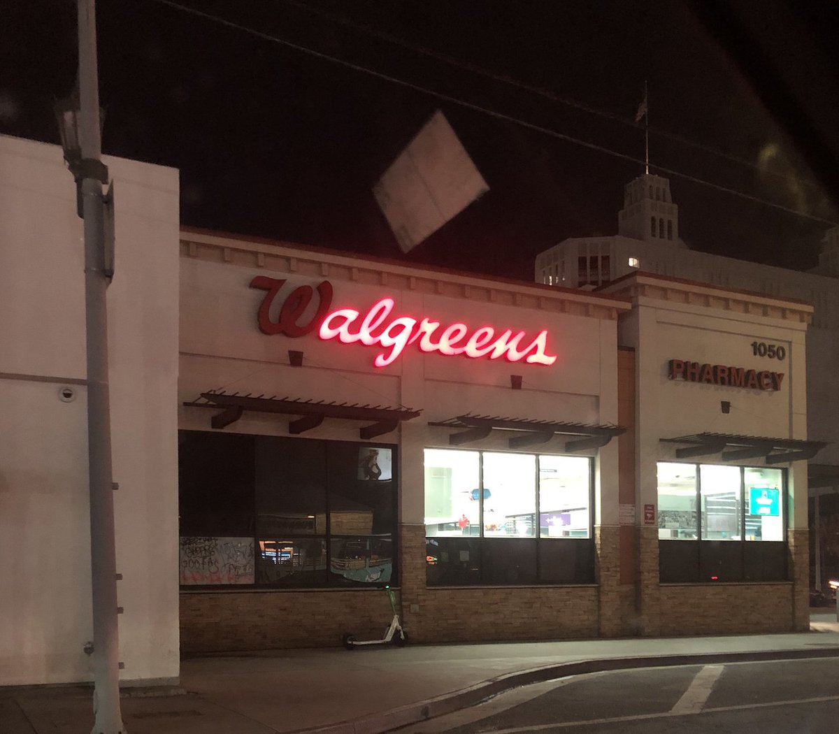 JamesUrbaniak's tweet photo. AL GREEN'S, for all your good or bad happy or sad pharmacy needs https://t.co/MT8Zo6Dxyv