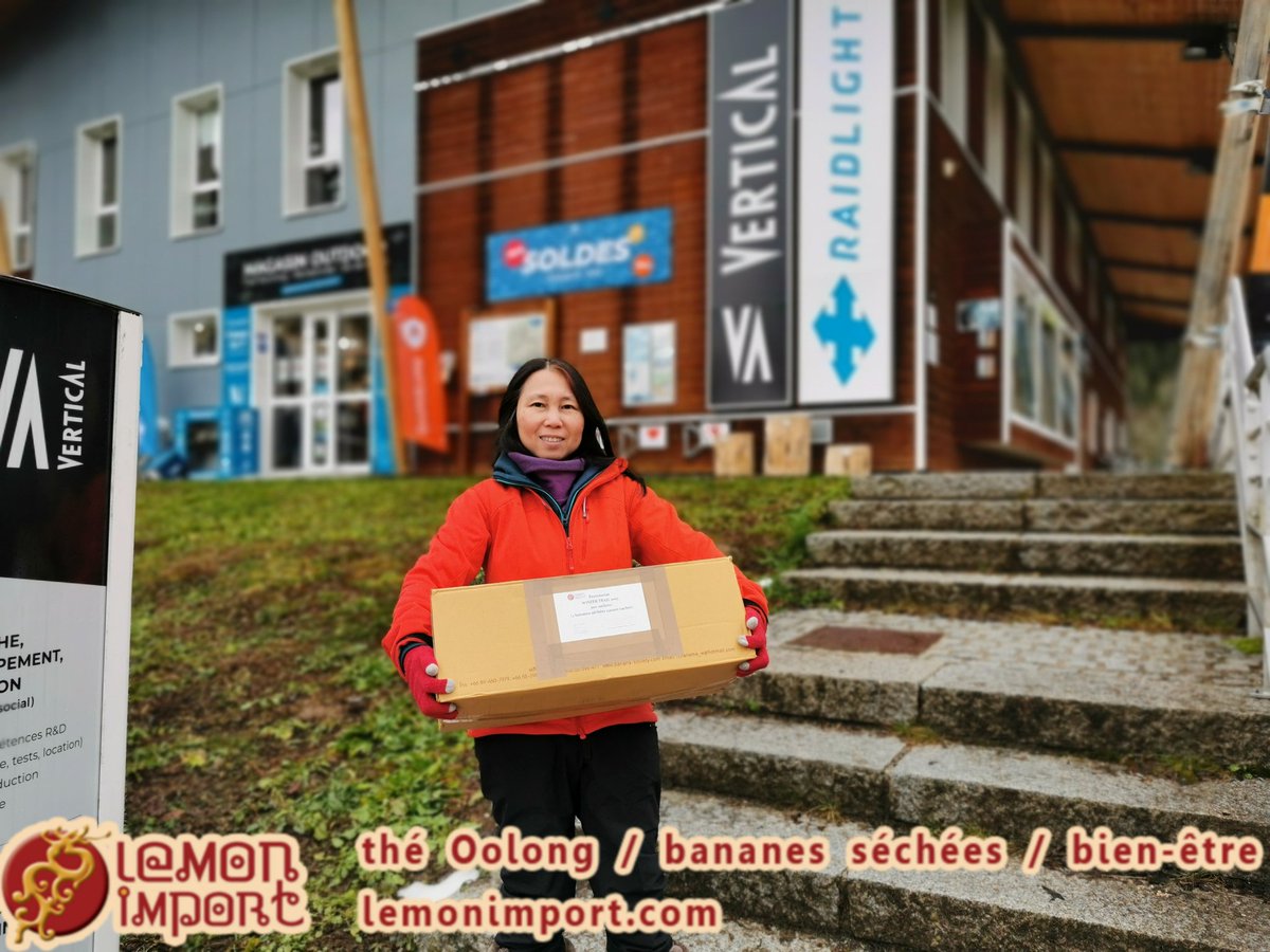 lemonimport's tweet photo. 2/2
aux coureurs lors du retrait des dossards.
L'occasion de leur faire connaître cet aliment énergétique simple & efficace.
.
#BananesSéchées #KoueyNamWa #LemonImport
#WinterTrail #RaidlightWinterTrail #SaintPierreDeChartreuse #StationDeTrail #Raidlight https://t.co/dAZy70gpOA