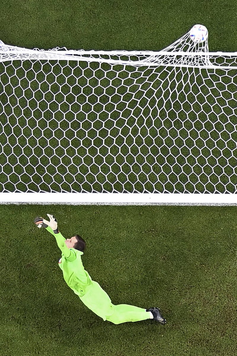 FPA_2020's tweet image. Fantastic images from our FIFA World Cup Qatar 2022 online gallery 📸by- 1️⃣- Stu Forster/Getty Images 2️⃣- Adam Davy/Press Association 3️⃣- @John_Sib /Reuters 4️⃣- @TopshotKirk /AFP - View all images in the exhibition at - footballphotographersassociation.co.uk/world-cup-2022…
