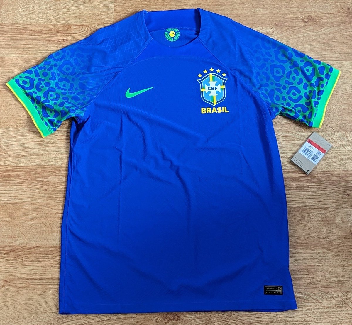 jacksonbosco's tweet photo. Thanks to @subsidesports for this beautiful @CBF_Futebol #Brazil away shirt. 😍😍😍🙏🏼 #Brazilfootball #Gjesus #Martinelli #neymarjr #WorldCup2022 #Brazilteam #football #gabrieljesus https://t.co/a9mDDp4zb3