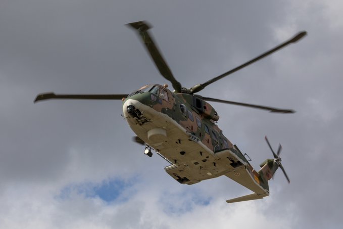 fap_pt's tweet photo. A #ForçaAérea realizou, durante a madrugada de hoje, o transporte de dois doentes, a necessitar de cuidados hospitalares diferenciados, entre ilhas do Arquipélago dos Açores. 
Para a missão foi empenhado um EH-101 Merlin, da Esquadra 751 - "Pumas".

#AmbulanciaAérea #MEDEVEC https://t.co/G6xutJ1ECm