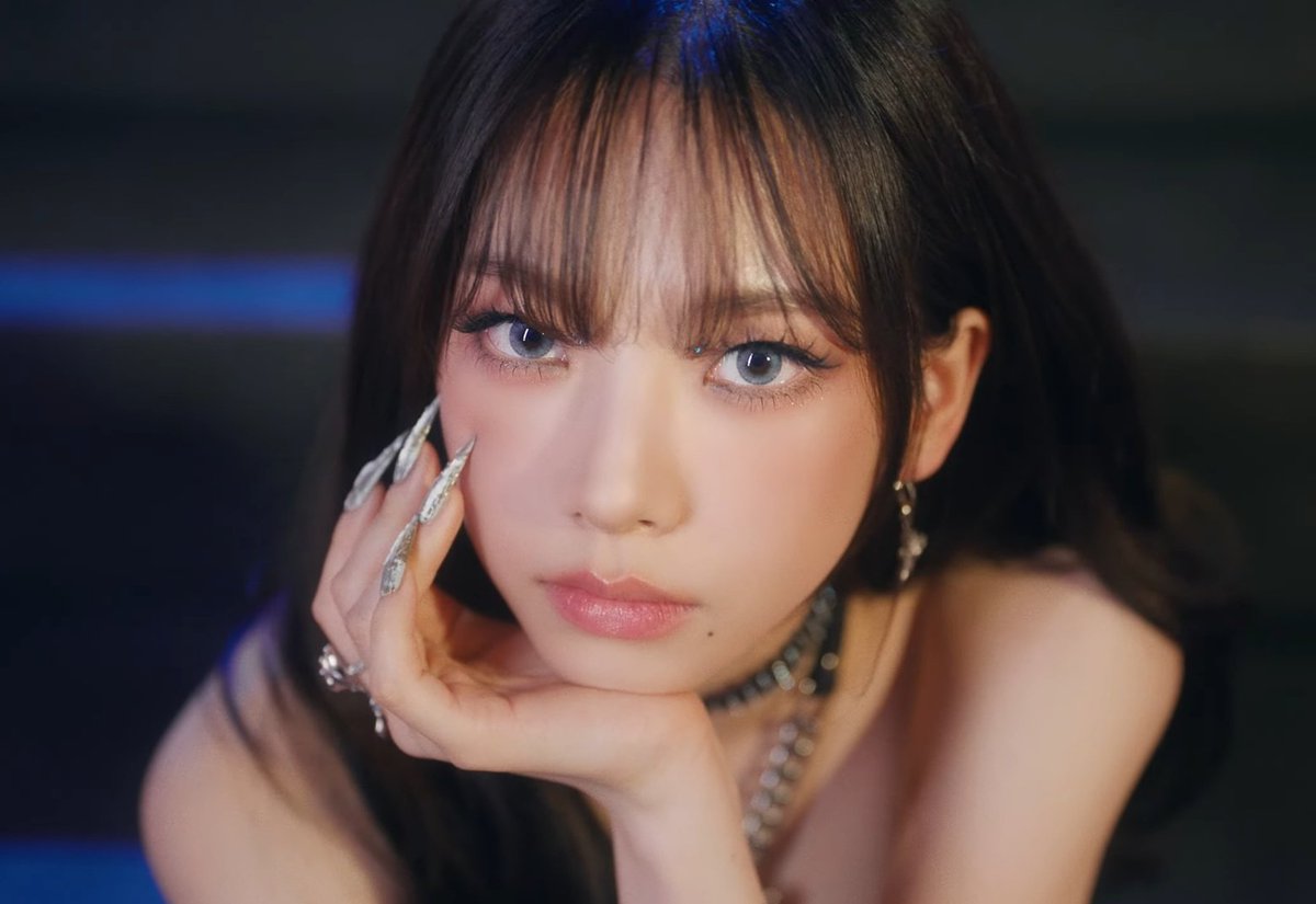hourlykrn's tweet photo. SHE'S SO FINE https://t.co/eH99ikbXOh