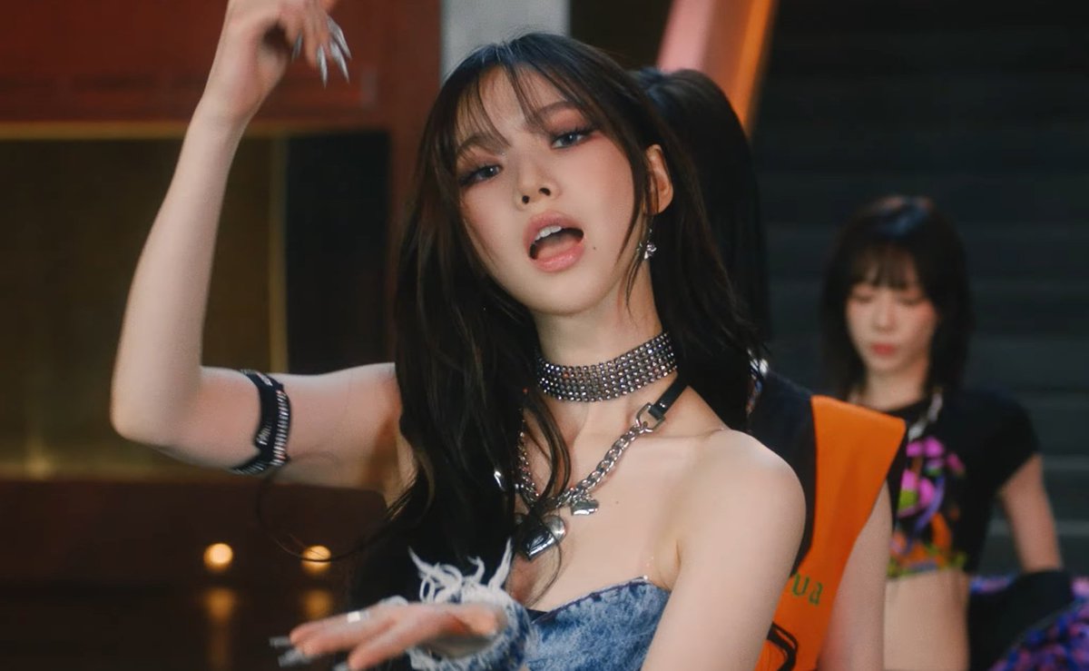 hourlykrn's tweet photo. SHE'S SO FINE https://t.co/eH99ikbXOh