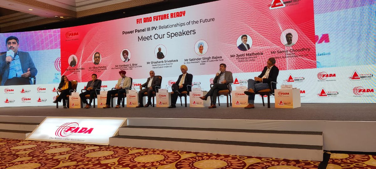 Alisha2494's tweet photo. The week that was: The #AutoExpo2023 returned after three years & showcased an industry in transition, a full-page in print, two very diff discussions on #EVfinance & #OEM-dealer relationships, countless conversations & interviews, ideas, new technologies & (a lot!) of walking. https://t.co/QGfcqeEZfh