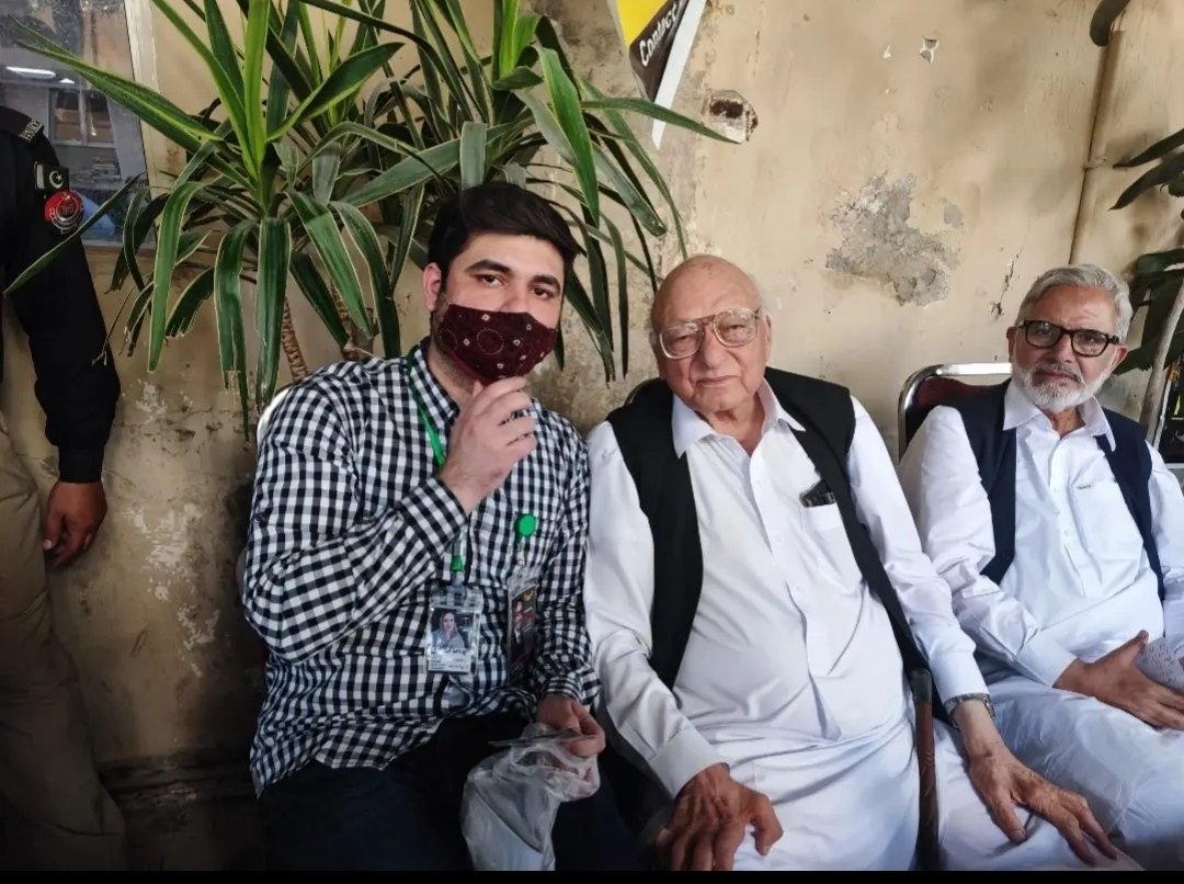 DrLaalShahbaz's tweet photo. یہ دیس ہے اندھے لوگوں کا
اے  چاند  یہاں  نہ  نکلا  کر
A man of honour,icon of bravery and resilience Abdul Latif Afridi Lala.
Today he has been martyred in Peshawar.
It's an irreparable loss which can't be compensated.
We lost a gem
Inna Lillahe Wa Inna Alaihe Rajeoon https://t.co/qnb8liViXe