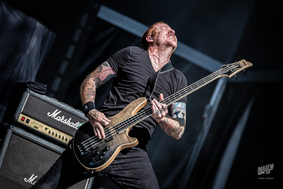 theravenage's tweet photo. Matty in Portugal last year π΅πΉ
πΈ Jorge Pereira
#TRA #theravenage #mattycox #voafestival #portugal #bass #schecter #shure https://t.co/rDk46A7uVh