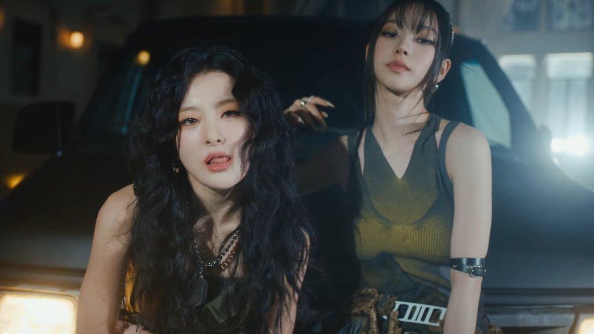 seulgipicspnsk's tweet photo. SEULGI AND KARINA https://t.co/Bty4TjwKQK