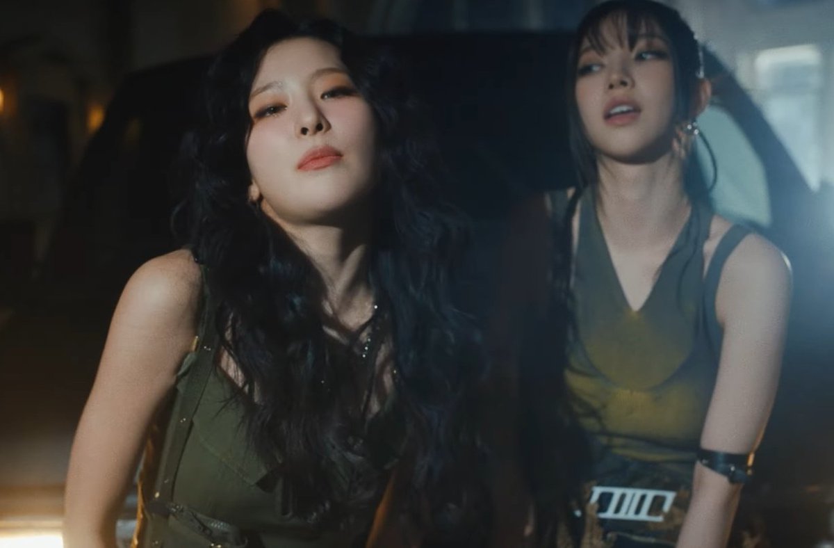 seulgipicspnsk's tweet photo. SEULGI AND KARINA https://t.co/Bty4TjwKQK