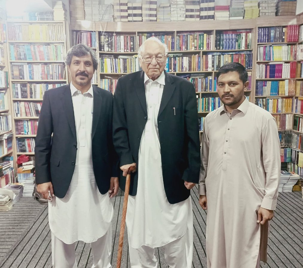 Latif lala is no more with Us.
لطیف لالا په هايي کورټ په بار روم کې په ډزو چا ووېشتلو 
انالله وانا الیه راجعون 😢