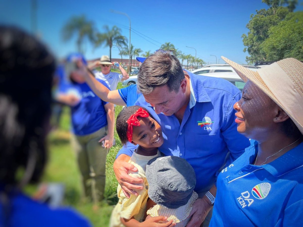 jsteenhuisen's tweet image. This weekend I visited the residents of Msunduzi, KZN where stage 6 #loadshedding is crippling local businesses and causing a service delivery nightmare for many families.

On 25 January we will march to Luthuli House in Joburg, the monument of loadshedding.

#PowerToThePeople 🇿🇦